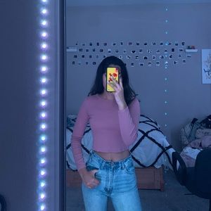 cropped pink shirt